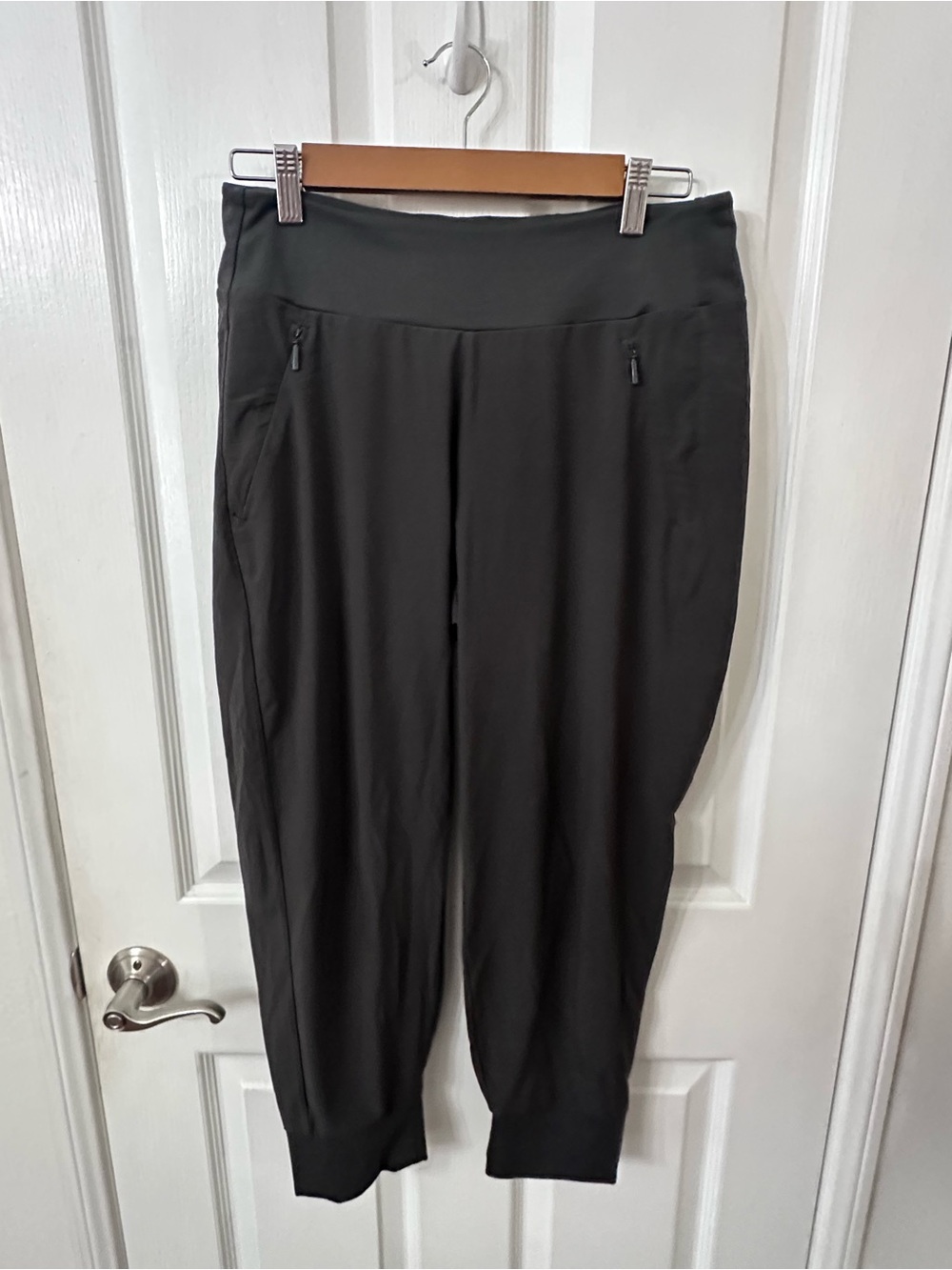 Athleta Trekkie North Joggers Dark Gray Charcoal Size 6 - GUC - Picture 2 of 6